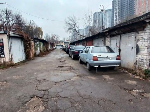 паркомісце за адресою Залізничне шосе, 39