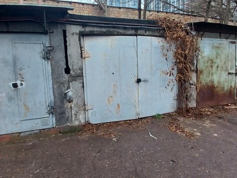 паркомісце за адресою Залізничне шосе, 39