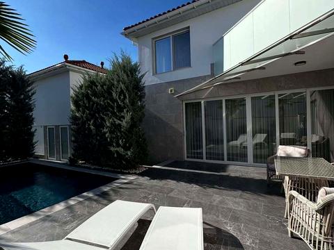 дом по адресу Київська вул.