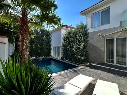 дом по адресу Київська вул.