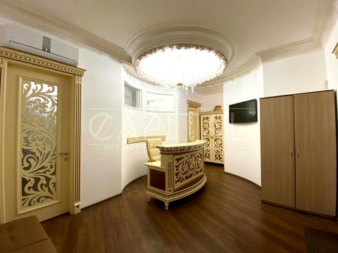 комерційна за адресою Євгена Коновальця вул. (Щорса), 36д