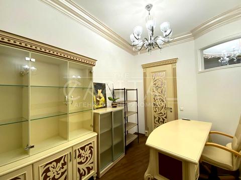 комерційна за адресою Євгена Коновальця вул. (Щорса), 36д