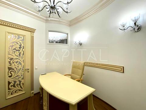 комерційна за адресою Євгена Коновальця вул. (Щорса), 36д