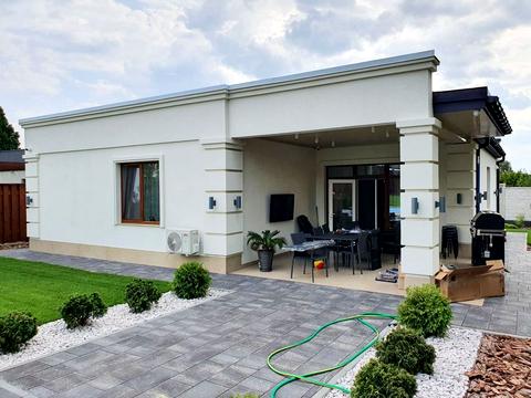 будинок за адресою Кленова