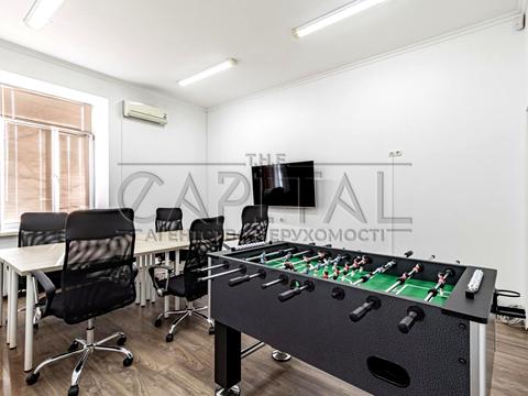 комерційна за адресою Інститутська, 14