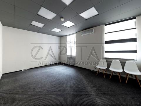 комерційна за адресою Ярославів Вал вул., 30/18