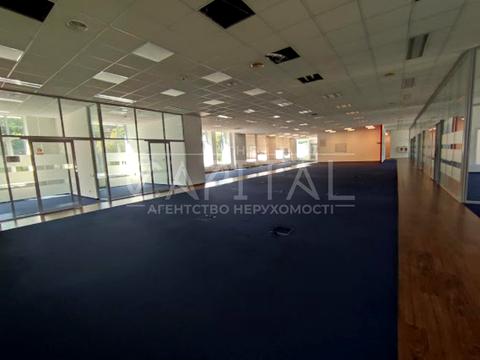 комерційна за адресою вул. Амосова Миколи, 2