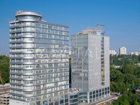 комерційна за адресою вул. Амосова Миколи, 2