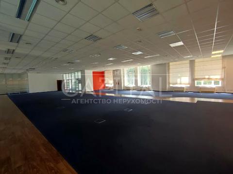 комерційна за адресою вул. Амосова Миколи, 2