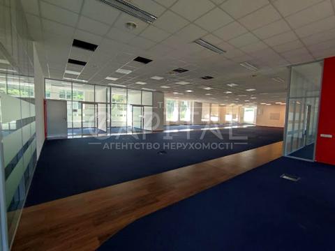 комерційна за адресою вул. Амосова Миколи, 2