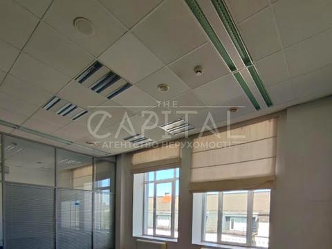 комерційна за адресою вул. Амосова Миколи, 2