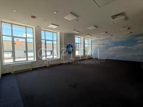 комерційна за адресою вул. Амосова Миколи, 2