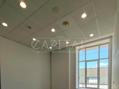 комерційна за адресою вул. Амосова Миколи, 2