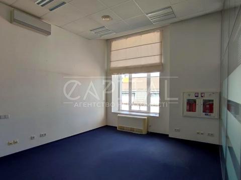 комерційна за адресою вул. Амосова Миколи, 2