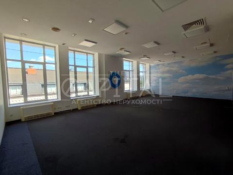 комерційна за адресою вул. Амосова Миколи, 2