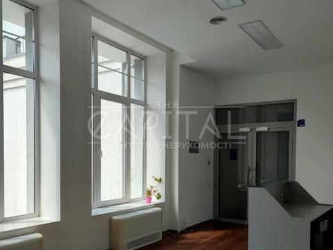 комерційна за адресою вул. Амосова Миколи, 2