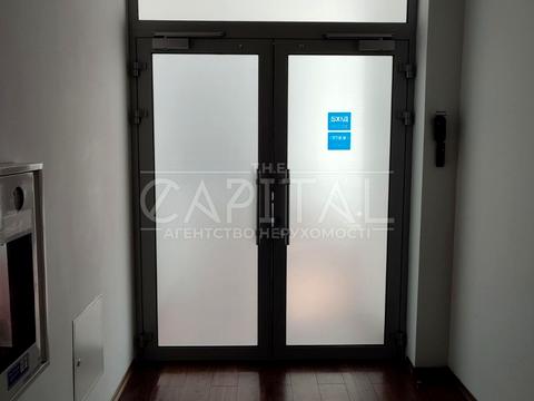 комерційна за адресою вул. Амосова Миколи, 2