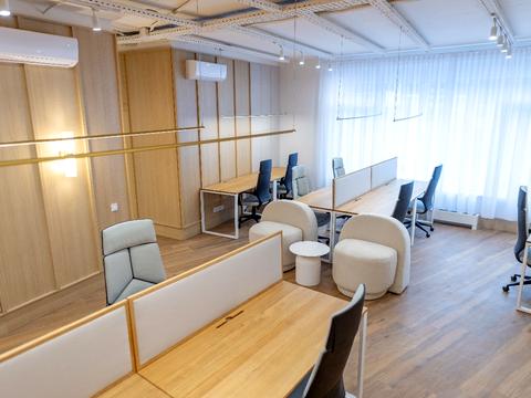 комерційна за адресою Буслівська вул., 12