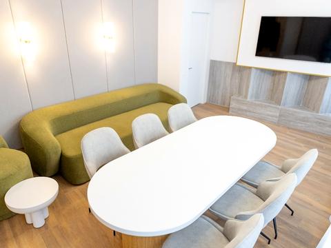 комерційна за адресою Буслівська вул., 12