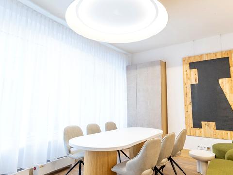 комерційна за адресою Буслівська вул., 12