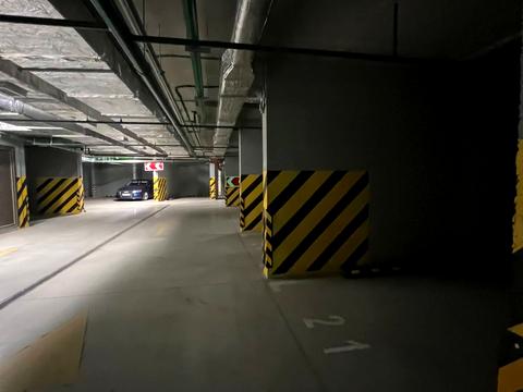 паркомісце за адресою Дніпровська набережна вул., 17-К