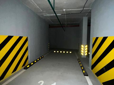 паркомісце за адресою Дніпровська набережна вул., 17-К