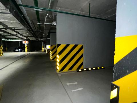 паркомісце за адресою Дніпровська набережна вул., 17-К