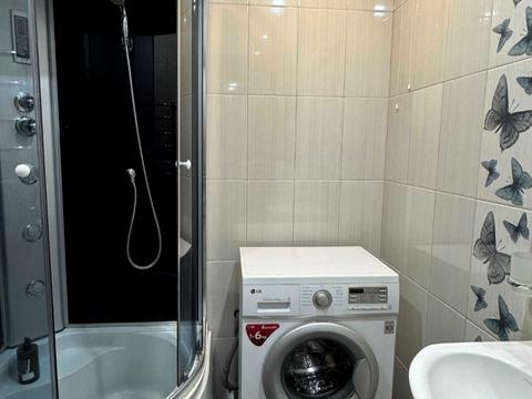 квартира по адресу Менахем-Мендл Шнеерсона ул. (Мініна), 5