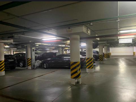 паркоместо по адресу Жилянская ул., 59