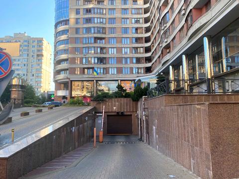 паркоместо по адресу Жилянская ул., 59