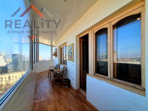 квартира за адресою Михайла Грушевського вул. (Карла Лібкнехта), 1