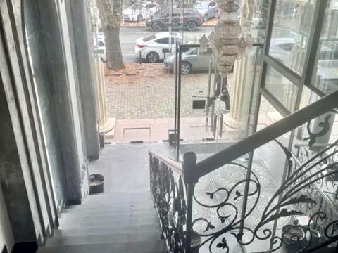 комерційна за адресою Красний пров., 12