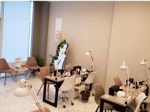 комерційна за адресою Академіка Філатова вул., 2/2