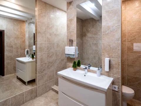 коммерческая по адресу Зоопарковая ул., 1