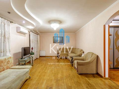 квартира за адресою Анни Ахматової вул., 43