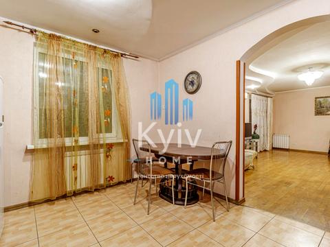 квартира за адресою Анни Ахматової вул., 43