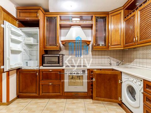 квартира за адресою Анни Ахматової вул., 43