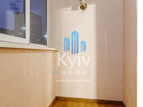 квартира за адресою Анни Ахматової вул., 43