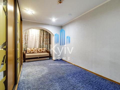 квартира за адресою Анни Ахматової вул., 43