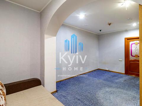 квартира за адресою Анни Ахматової вул., 43