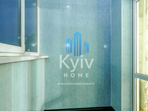 квартира за адресою Анни Ахматової вул., 43