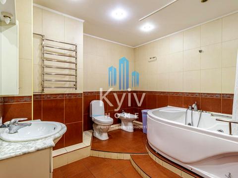 квартира за адресою Анни Ахматової вул., 43