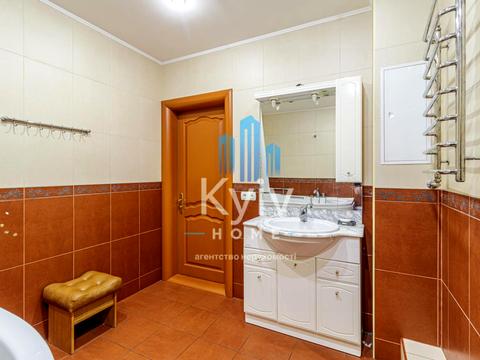 квартира за адресою Анни Ахматової вул., 43