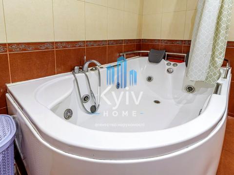 квартира за адресою Анни Ахматової вул., 43