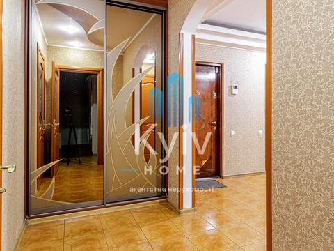 квартира за адресою Анни Ахматової вул., 43