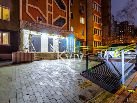 квартира за адресою Анни Ахматової вул., 43