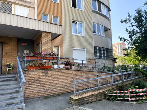 комерційна за адресою Петра Григоренка просп., 28-А