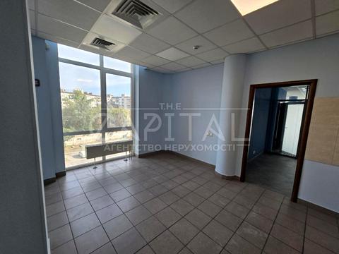 комерційна за адресою Польова вул., 23-Б