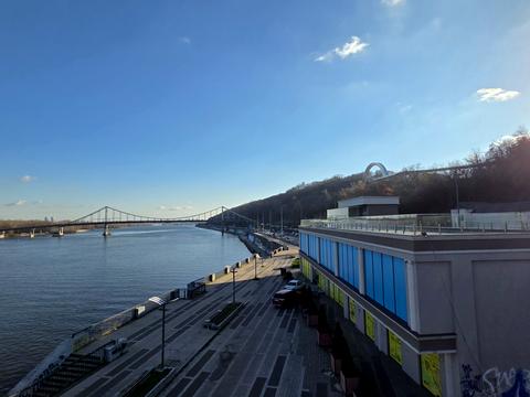 комерційна за адресою Поштова пл., 3