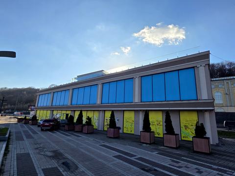 комерційна за адресою Поштова пл., 3